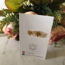 Load image into Gallery viewer, FLOWER MIRRORED ACRYLIC EARRINGS